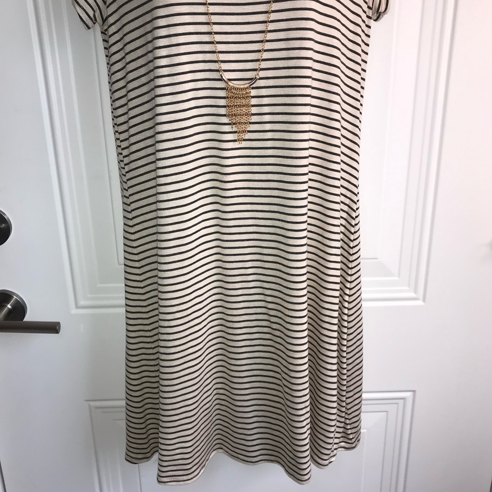 🔴 4/$15 Forever Rose striped ss dress with attached necklace in size Jrs XL NWT - Picture 6 of 11